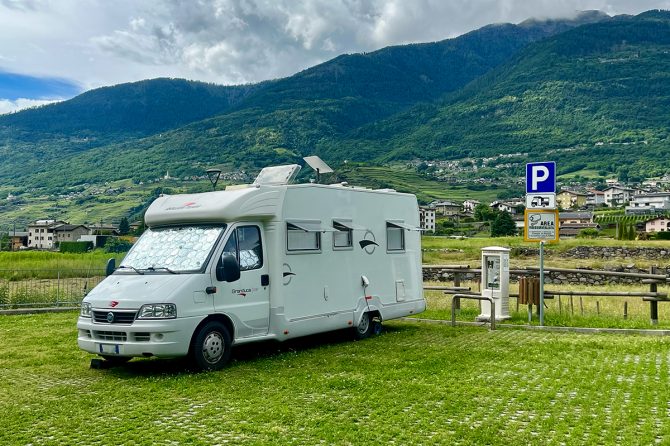 キャンピングカー旅の本場・ヨーロッパでの車中泊スポットの見つけ方！便利なアプリや治安事情も