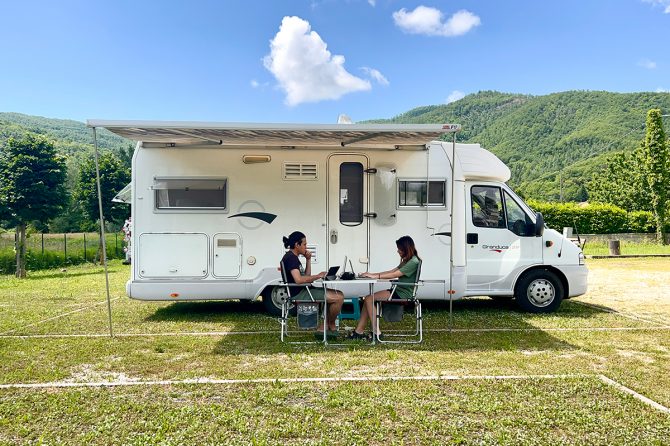 車中泊の暑さ対策！キャンピングカーライファーが教える注意点と対策、おすすめアイテム