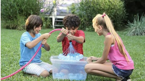 子どもが大興奮の水風船遊び5選！作り方と遊びのマナーも紹介