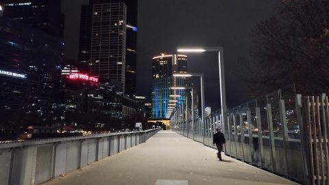 メルボルン中心部を流れるヤラ川沿いを、ワケあって未明に歩いた【オーストラリア・メルボルン旅vol.1】