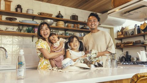 日常からキャンプのある暮らしを楽しむために「ヤシノミ洗剤プレミアムパワー」が欠かせない【PR】