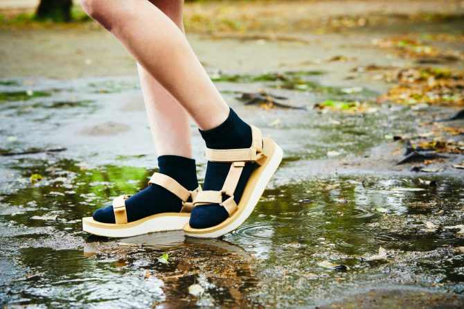 大雨でも100%水を通さないフェス特化型靴下があるって知ってた？
