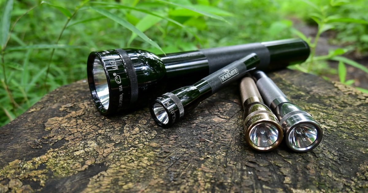 アウトドアギアの世界遺産「マグライト」を使ってキャンプタイム