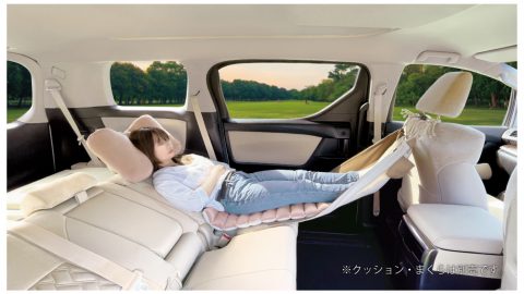 その名も「シャーミング（車眠具）」！車内で使いやすいクッションとハンモックを発見