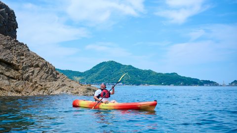 山陰海岸ジオパークトレイル 鳥取県岩美町をとことん楽しむハイク＆アクティビティーの旅その１「透明度がスゴい！ 浦富海岸を遊びつくそう」コース９【PR】