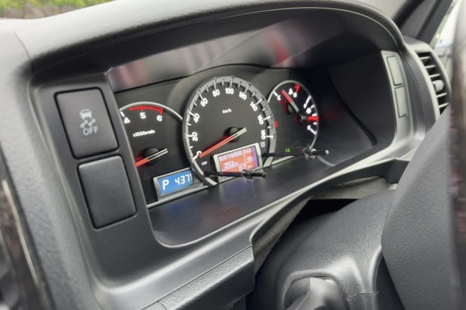 キャンドゥのカー用品の実力は？ハイエース・キャンピングカーで試してみた