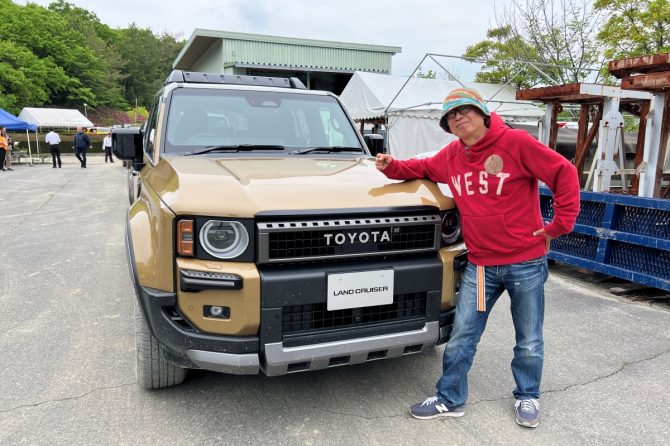 街中で「ランクル250」に「ランクル300」のオーナー・ピストン西沢が乗ってみた！どこが違う？