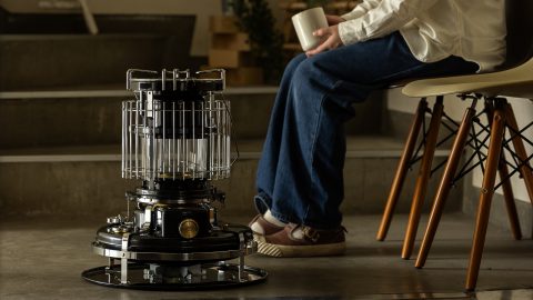 煮炊き暖房用石油こんろ「アラジン ブルーフレームクッカー」に、アウトドアでの使い勝手が向上した新モデル登場！