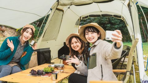 女子キャンプに必要な持ち物リスト最新版！必須ギア＆あると便利アイテムもチェック