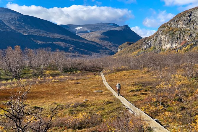 氷河に覆われた、スウェーデンで最も高い山「ケブネカイセ」へ。テント泊しながら絶景のロングトレイルを歩く
