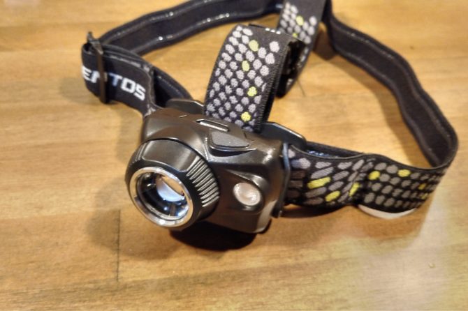 オーソドックスなスタイルのヘッドライト