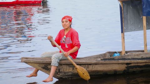 【佐藤ジョアナ玲子のアマゾン旅 vol.26】ペケペケ号と別れる日は熱帯魚釣りへ。釣った鎧魚＝プレコを食す