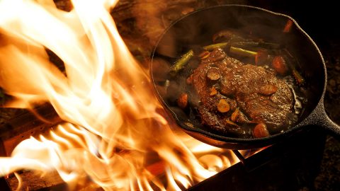 ホーボージュンが見惚れた「二次燃焼」を実現した焚き火台とは？