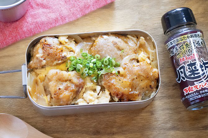 人気名古屋めしの味を再現！元祖手羽先唐揚「風来坊」スパイスで作るおすすめ丼レシピ