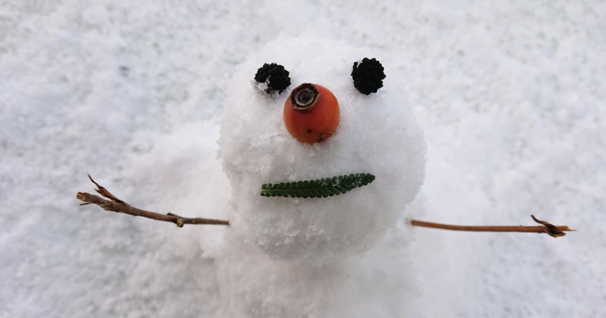 雪だるまのきれいな作り方は？道具や場所選び、転がさない方法も