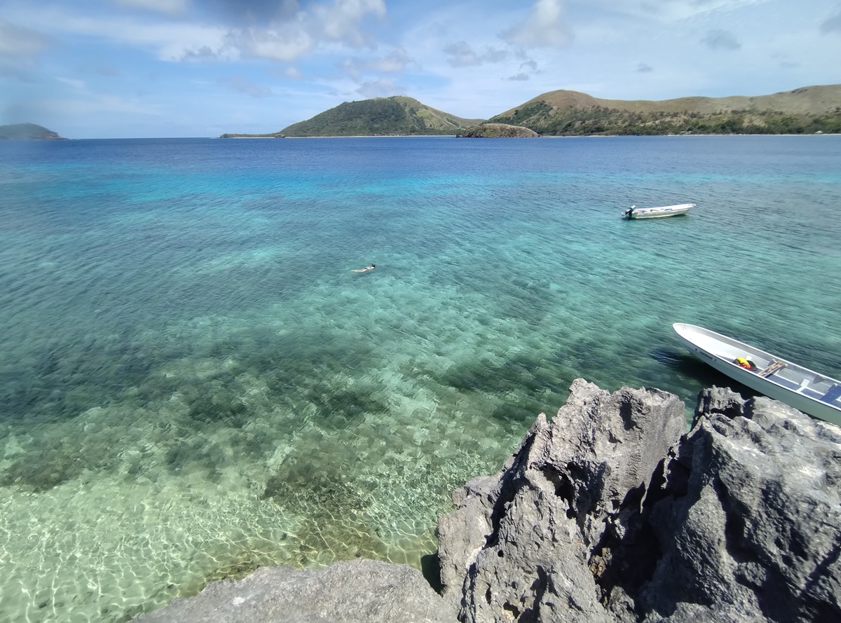 フィジーでサメとダイビング!?「海の洞窟」探検も！【「海外書き人クラブ」お世話係・柳沢有紀夫の世界は愉快！】