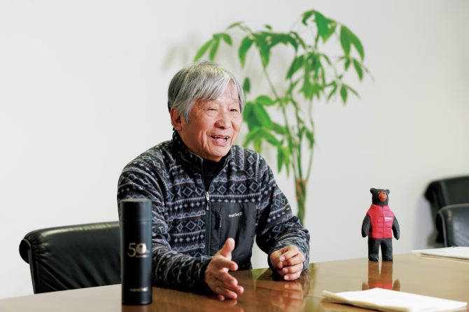 Amazon.co.jp: 社長室はアウトドア : 辰野 勇: 本