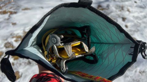 使いやすいと噂のヌルクのアイゼンケース「ZEON SACK」を雪山で履いてみたぞ！