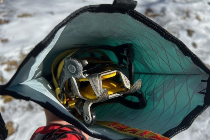 アイゼンを入れた「ZEON SACK」