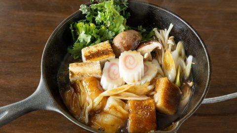 香ばしく焼いておもちを消費！スキレットで楽しむ「おもちすき焼き」レシピ