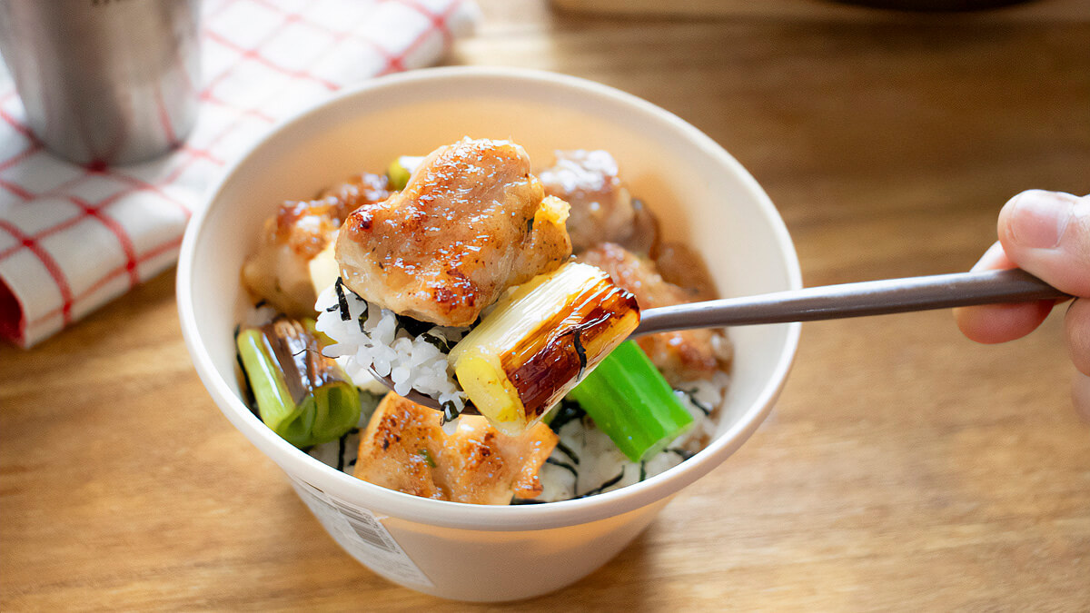 「やみつき！わさビーフスパイス」で作るねぎま丼