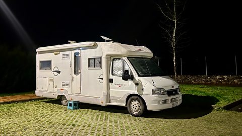 2年の海外キャンピングカー旅で実践！安全な車中泊のためのおすすめ防犯アイテムとアイデア
