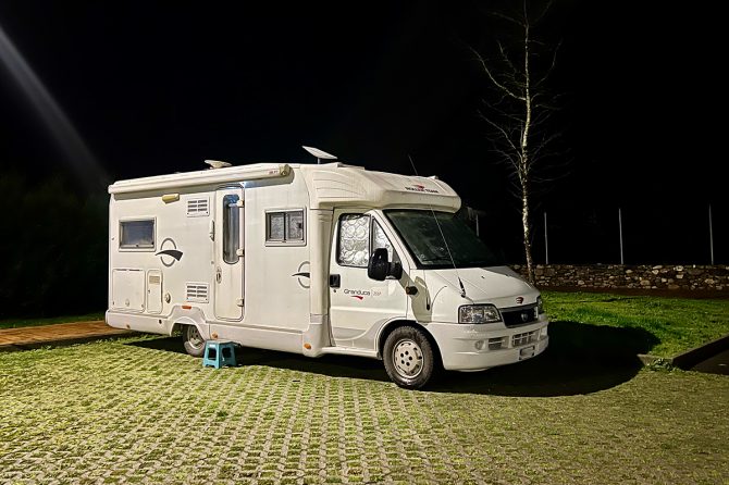 2年の海外キャンピングカー旅で実践！安全な車中泊のためのおすすめ防犯アイテムとアイデア