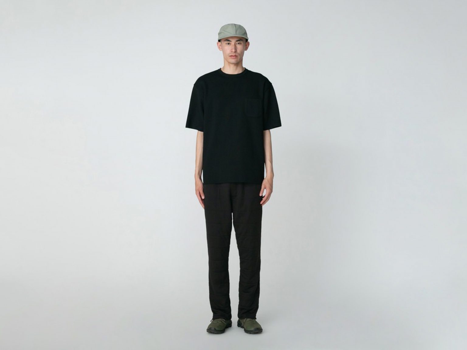 Tシャツを着た男性