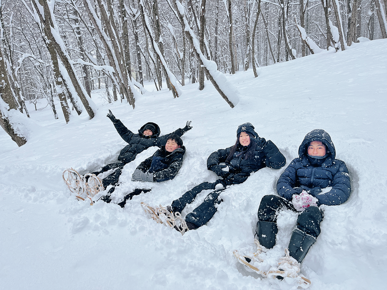 雪に埋もれる人々