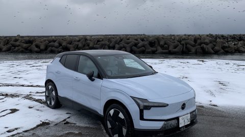 試乗レビュー。大雪の中で電気自動車「ボルボEX30」はどのように走ったのか？