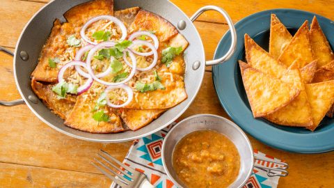 本場メキシコの味！寒い季節もアツく楽しむ 「トルティーヤチップス」＆「チラキレス」レシピ