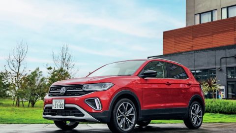 いま売れているフォルクスワーゲン！ お値段300万円台の「T-Cross」中も外もがっつりチェック