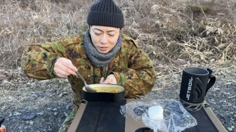 ド定番のカレーメニューを爆速調理する方法！ 【自衛隊出身芸人トッカグン小野寺の極上サバイバル飯 VOL.18】