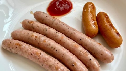 ソーセージの美味しい焼き方とは!? 焼き方の種類や冷凍も美味しく焼く方法を紹介