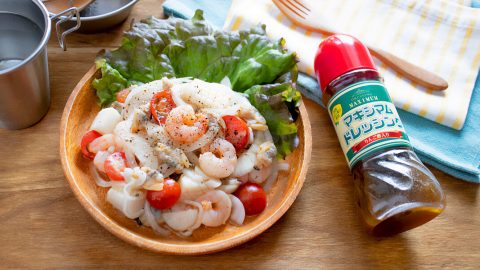 「マキシマム」のドレッシングってどんな味!?  魔法の万能調味料で作る簡単キャンプ飯レシピ