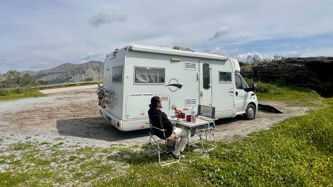 【ヨーロッパ・バンライフ準備編】車中泊旅を始める前にそろえたリアルな装備とアイテムを紹介