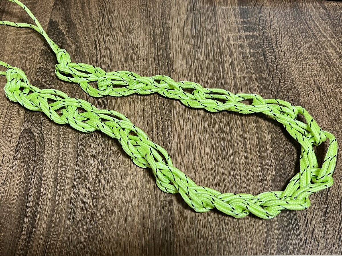 チェーンノットで結んだロープ