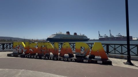 ただ歩くだけで旅になる！メキシコの港町「エンセナダ」で潮風ウォーキング