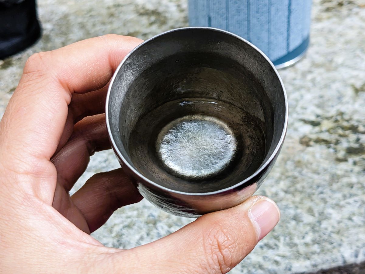 水を飲む