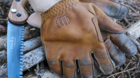 【北欧発のキャンプアイテム】クルードの山羊革グローブ「ヴオガス」は妥協なしの本気仕様だ