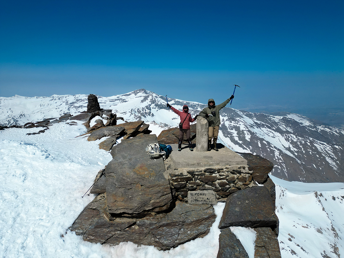 スペイン本土の最高峰、標高3,478mのムラセン山にチャレンジ!絶景と達成感の登山レポート
