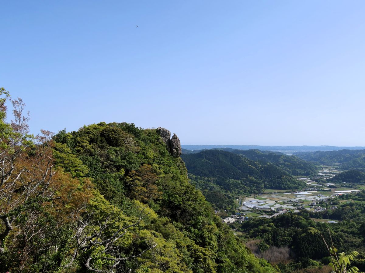 北峰から南峰を見る
