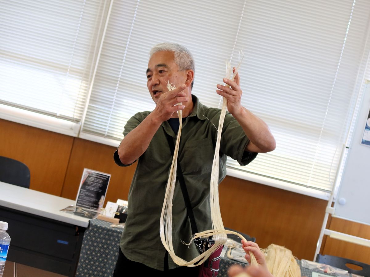 ワークショップをする講師