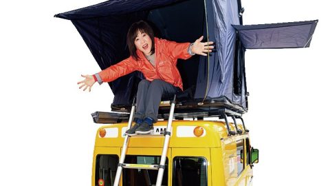 松本明子さんとのなれそめは？運転手であり、レンタカー事業の業務部長でもある謎の男の正体
