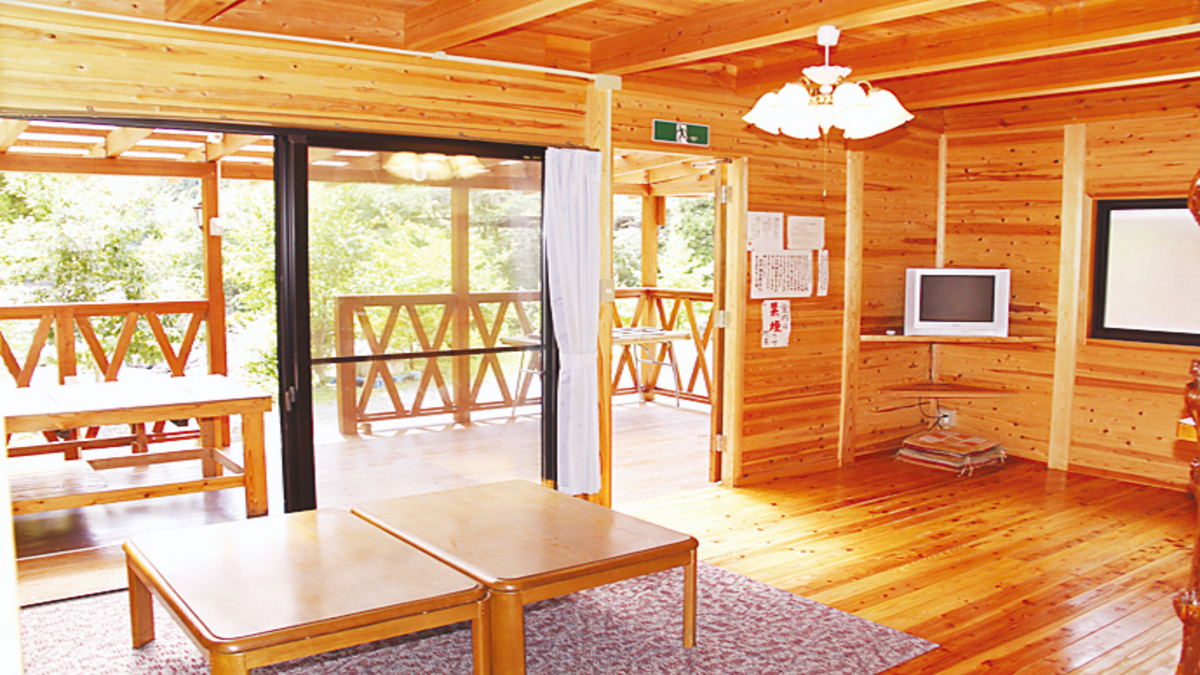 なごみ村キャンプ場 コテージ室内