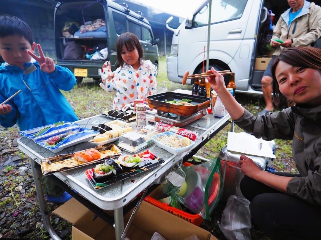 四国・仁淀川でキャンプと川遊び三昧。そんなリバーガイドの休日家族旅行に密着してわかったこと