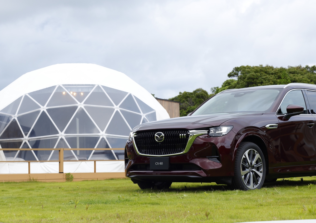 家族にもペットにも優しい!マツダの3列SUV「CX-80」は理想のソト遊びグルマなのだ