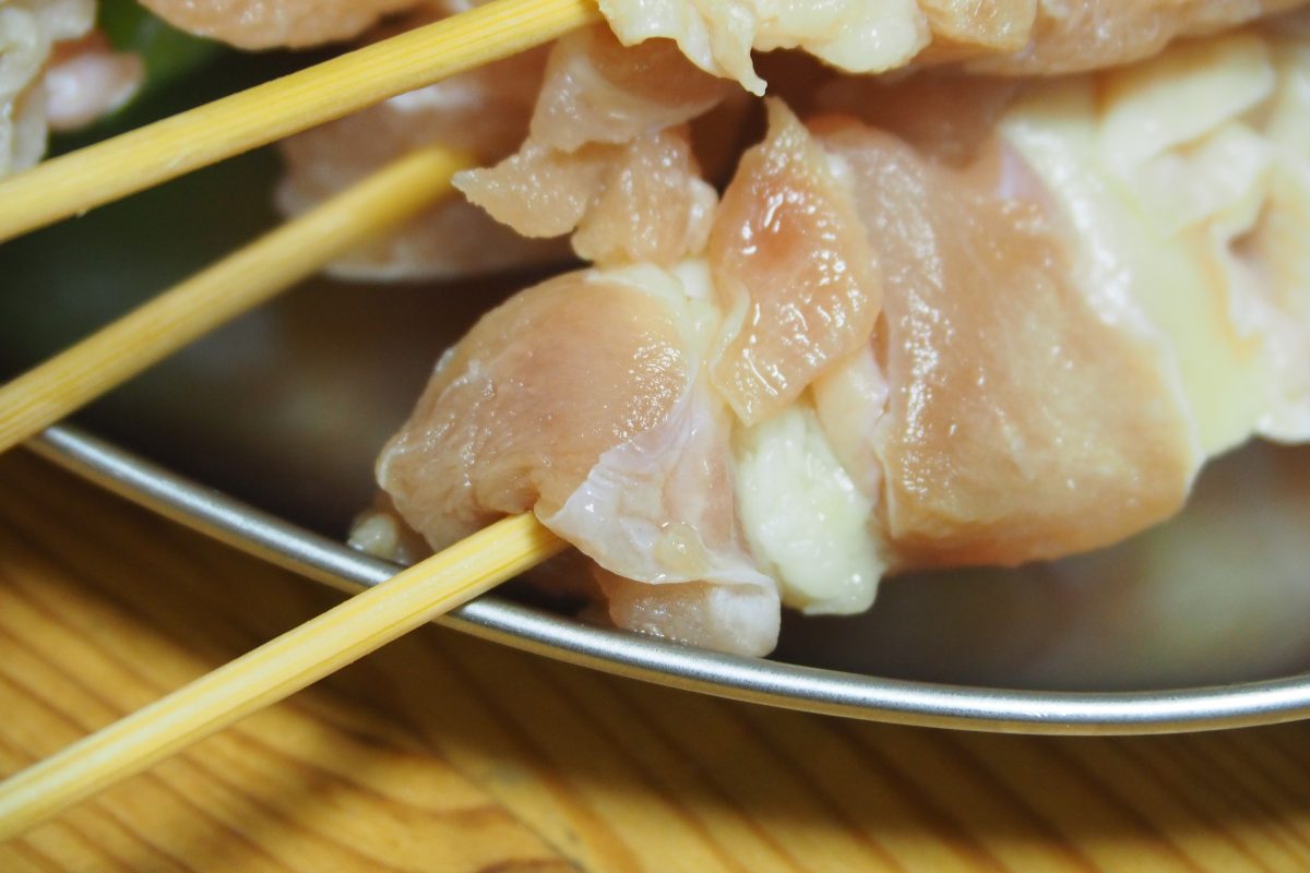 焼き鳥の串打ち