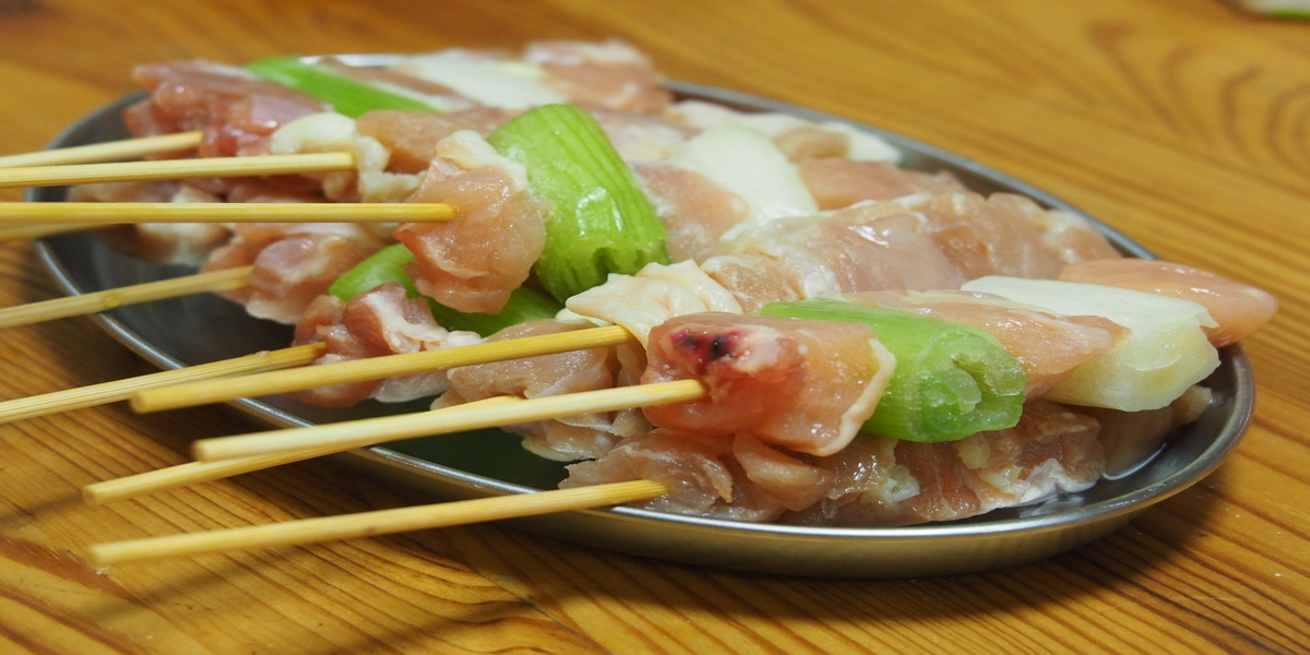 キャンプで焼き鳥を美味しく焼こう!仕込み方法や美味しくするコツを解説!
