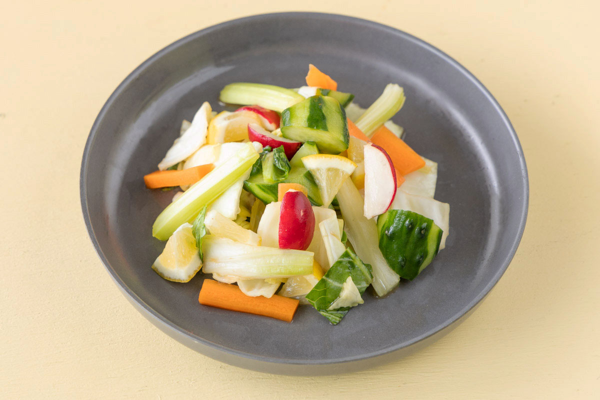 完成した野菜のレモンティー漬け